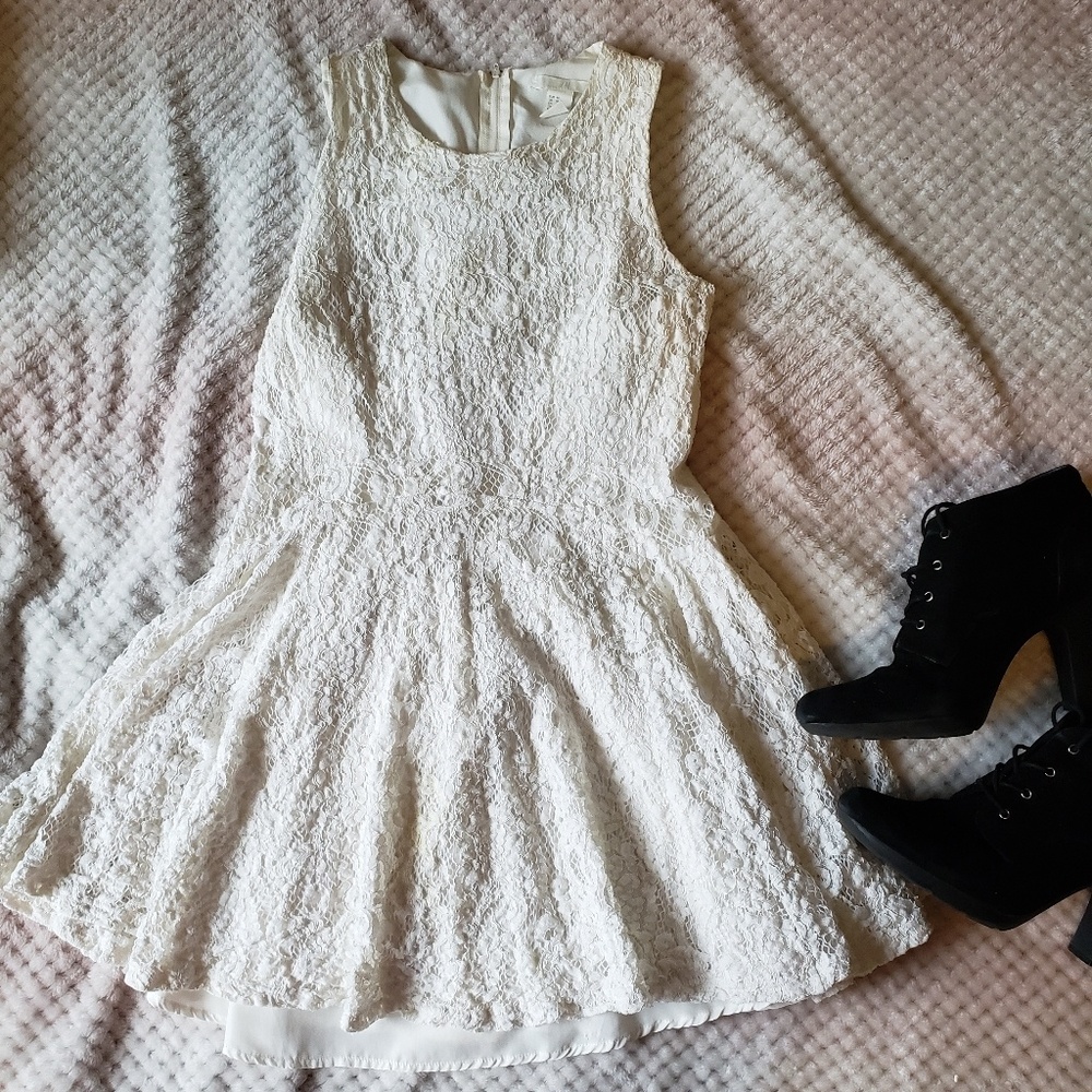 White/cream lace dress